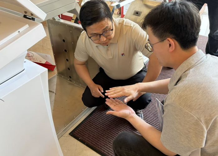 与企业人员交流灌区装备