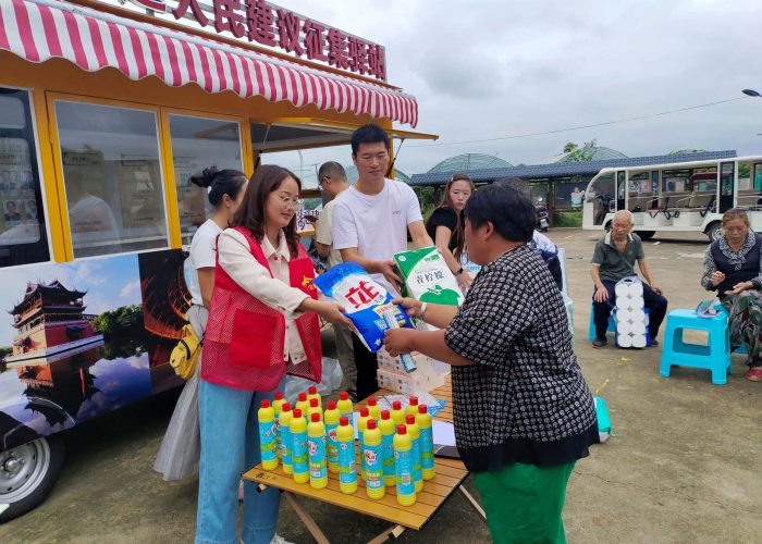 给村民发放积分兑换物品